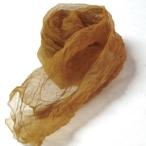 熊野番茶染めのシルクオーガンジースカーフで、自然のぬくもりを纏う