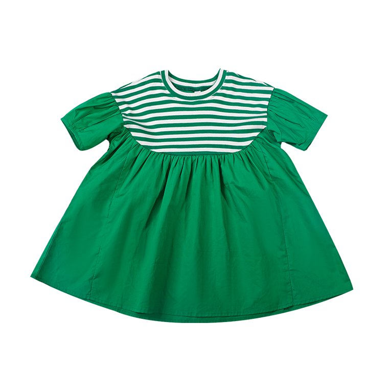 春の装いにぴったり！みどりのミニワンピースでおしゃれなキッズスタイル